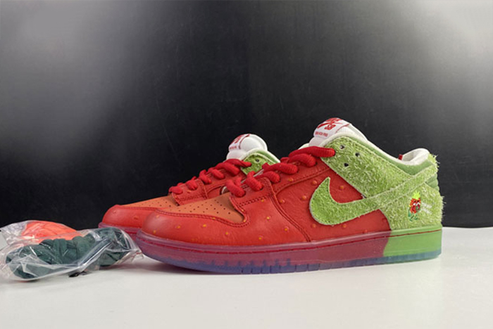 Nike SB Dunk LOW “Strawberry Cough” CW7093-600A